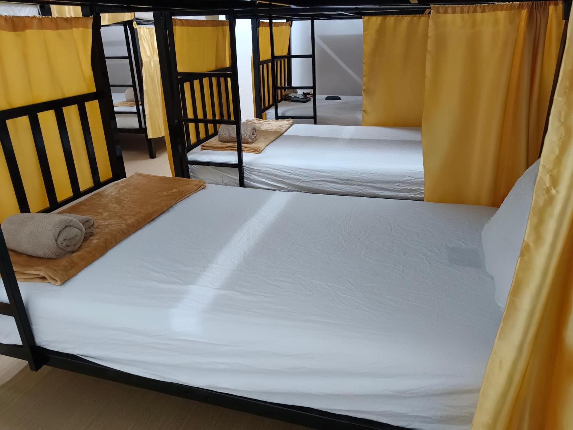 Silom Guesthouse Bangkok Exterior photo